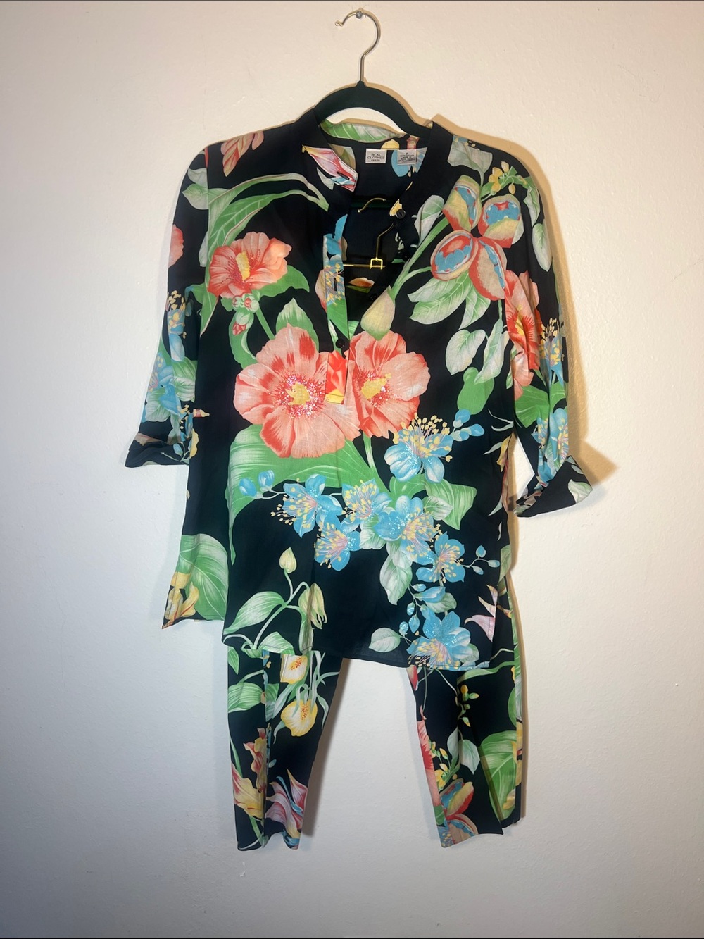 Real Clothes Floral 2 Piece Tunic Capris Set - Black with Coral & Blue Blooms 6P